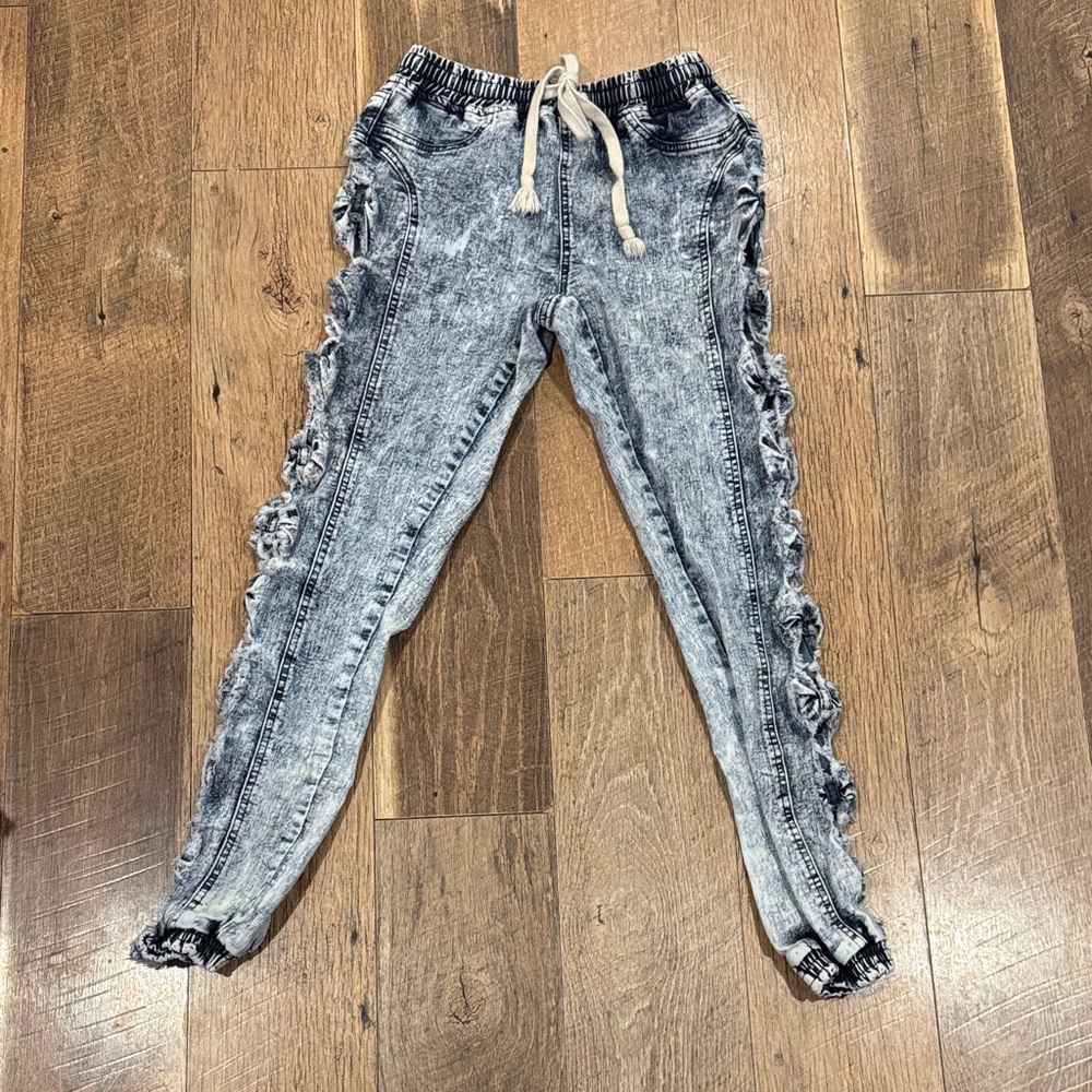 Stylish Women's Jeans with cut out Detail
